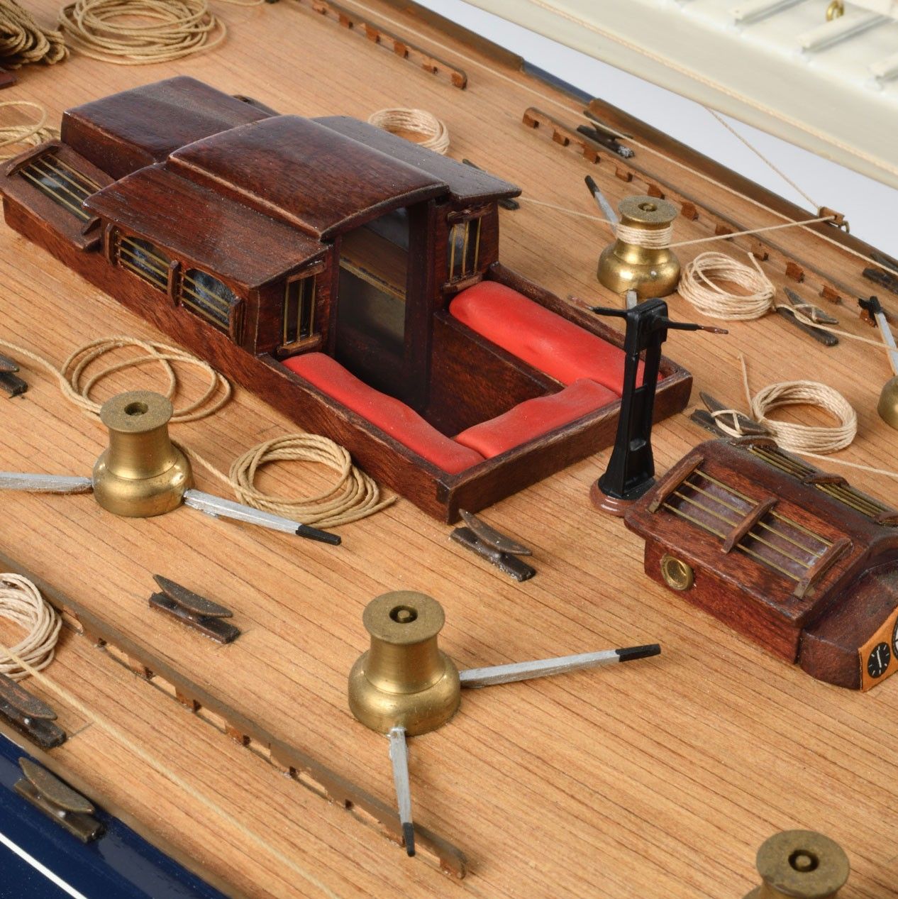 maqueta velero clase J detalle