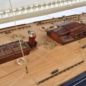 maqueta velero clase J detalle