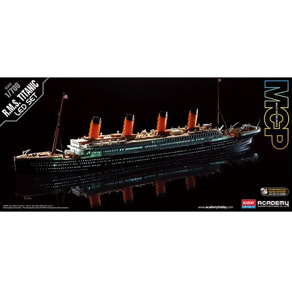 1:700 RMS Titanic + Led Art.-Nr. 14220