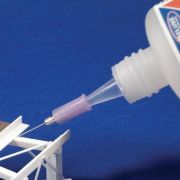 Deluxe – Roket Plastic Glue Art.-Nr. AD62
