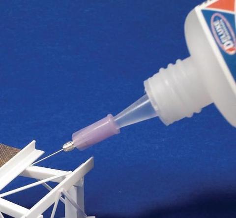 Deluxe – Roket Plastic Glue Art.-Nr. AD62