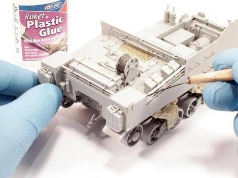 Deluxe – Roket Plastic Glue Art.-Nr. AD62