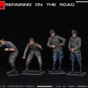 1:35 Coche+figuras Repairing on the Road Typ 170V Art.-Nr. 47735295