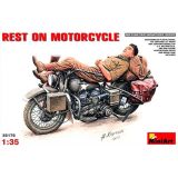 miniart-figura-y-moto-rest-on-motorcycle-1-35-1.jpg