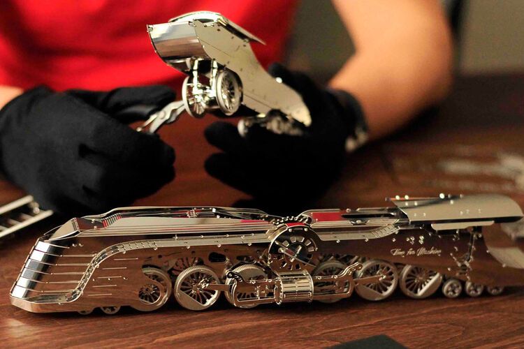 Maqueta Metálica Dazzling Steamliner Art.-Nr. T4M38017