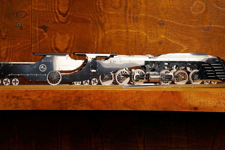 Maqueta Metálica Dazzling Steamliner Art.-Nr. T4M38017