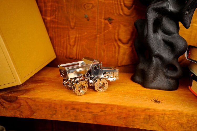 Maqueta Metálica Hot Tractor Art.-Nr. T4M38019