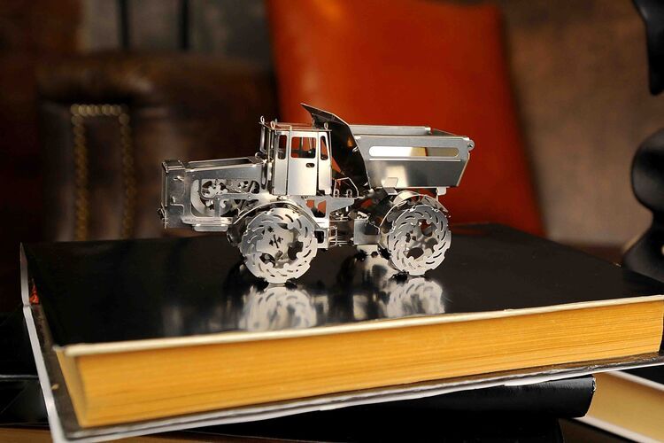 Maqueta Metálica Hot Tractor Art.-Nr. T4M38019