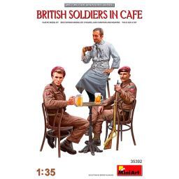1:35 british soldiers in cafe art. nr. 35392