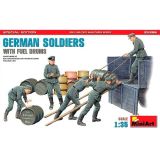 1:35 german soldiers with fuel drums special edition art. nr. 35366