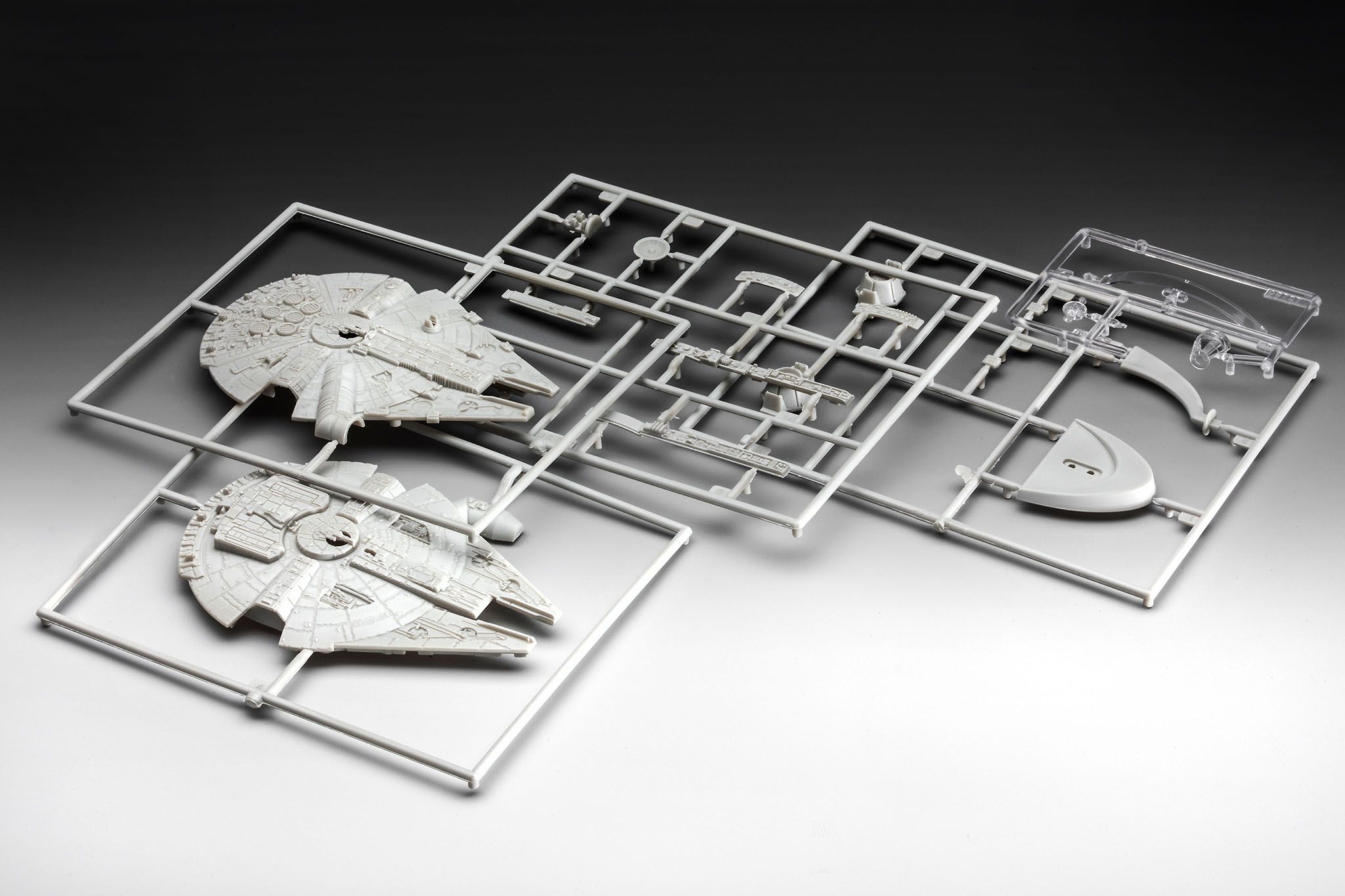 1:241 star wars millennium falcon art. nr. 03600
