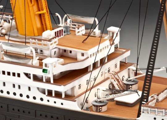 1:400 r.m.s. titanic 100th anniversary edition art. nr. 05715