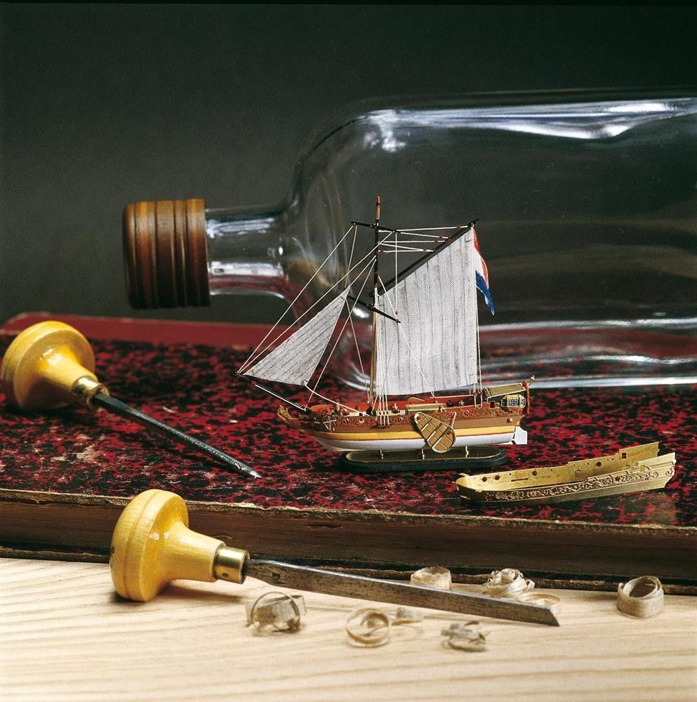 maqueta de madera barco en botella golden yatch art. nr. 1350