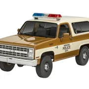 1:25 1985 chevrolet k5 blazer de la serie "stranger things" art. nr. 07724